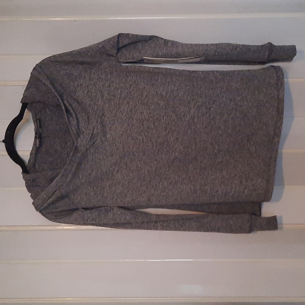 Pulse hooded Activewear top